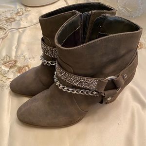 Jennifer looez booties with decorative chain